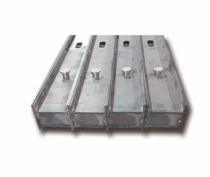 Straight steel shuttering profiles with integrated shuttering magnets on a casting table